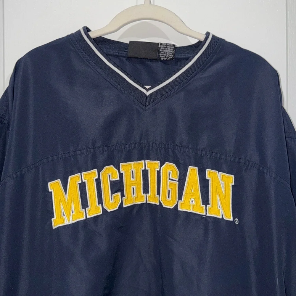 Michigan Navy Windbreaker with Yellow embroidered  Logo mens XLarge tailgating